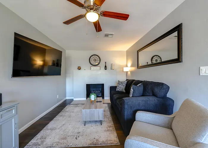 Desert Retreat W/ Pool Near Dtwn & Asu Holiday home *