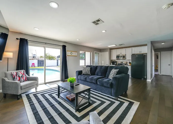 Desert Retreat W/ Pool Near Dtwn & Asu Holiday home *