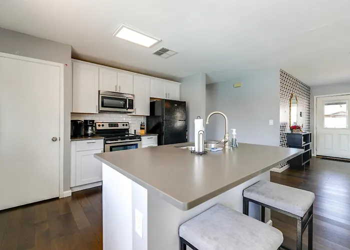 Desert Retreat W/ Pool Near Dtwn & Asu Holiday home