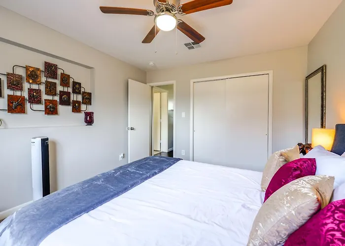 Desert Retreat W/ Pool Near Dtwn & Asu Holiday home