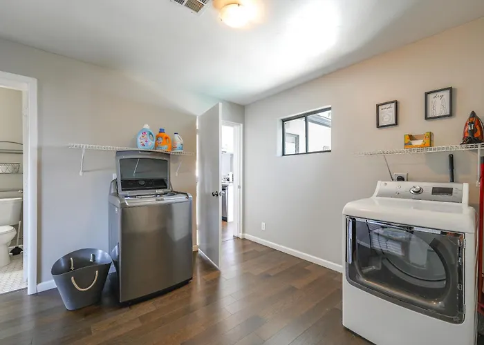 Desert Retreat W/ Pool Near Dtwn & Asu