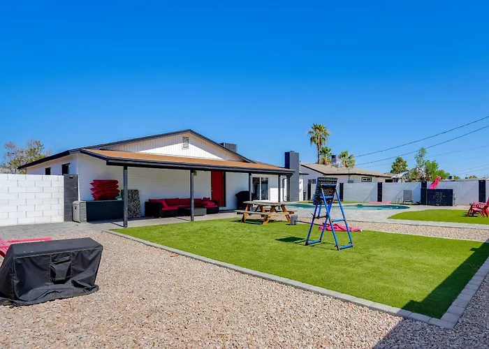 Holiday home Desert Retreat W/ Pool Near Dtwn & Asu Tempe