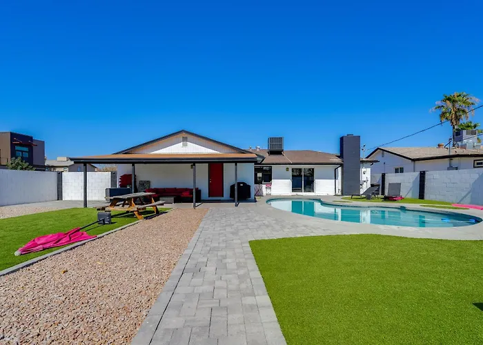 Desert Retreat W/ Pool Near Dtwn & Asu Holiday home